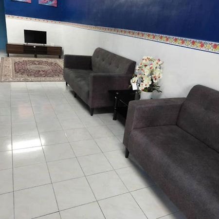 Mylittle Homestay Танджунг Малим Екстериор снимка